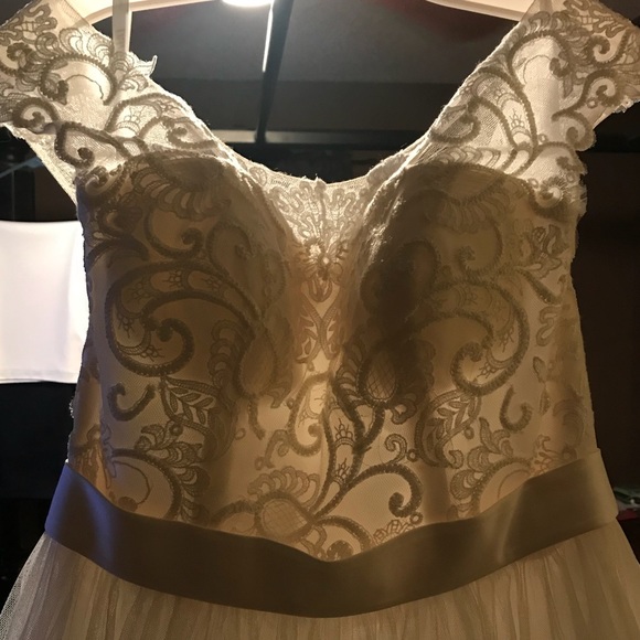 David’s Bridal Wedding Dress. - Picture 7 of 8